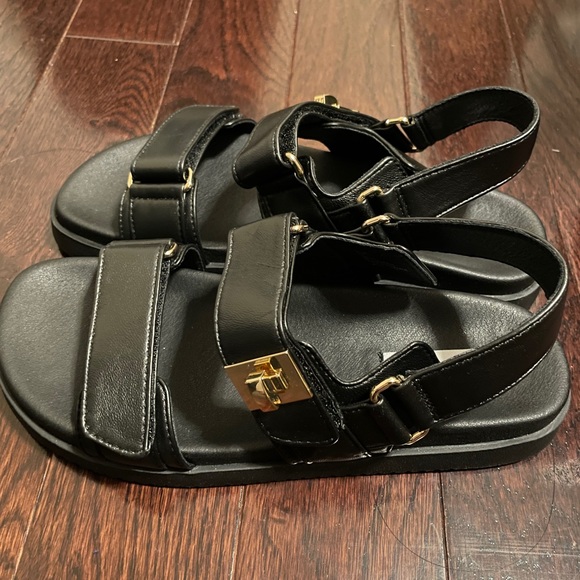 ✨BNIB✨ Steve Madden Sandals with gold hardware - Picture 2 of 7